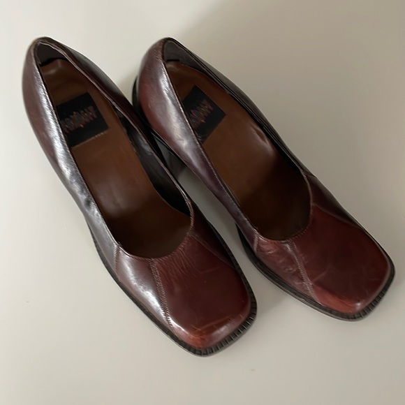 Transit block heels - Picture 1 of 5